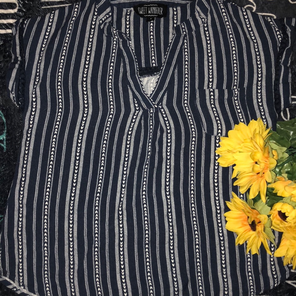 Navy blue top with white pattern!